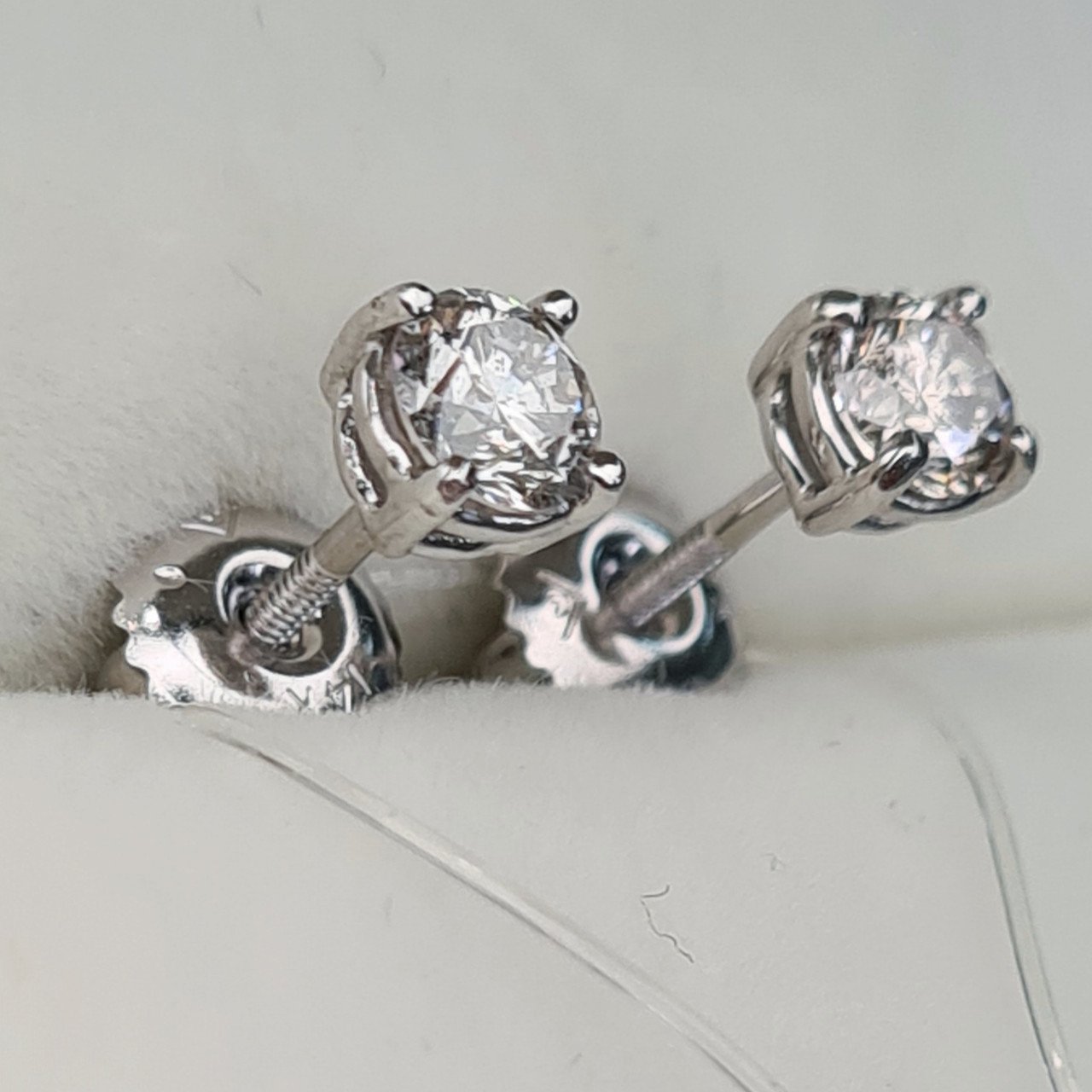 Серьги Deimantas 1,14гр 0,60ct. купить,NaN