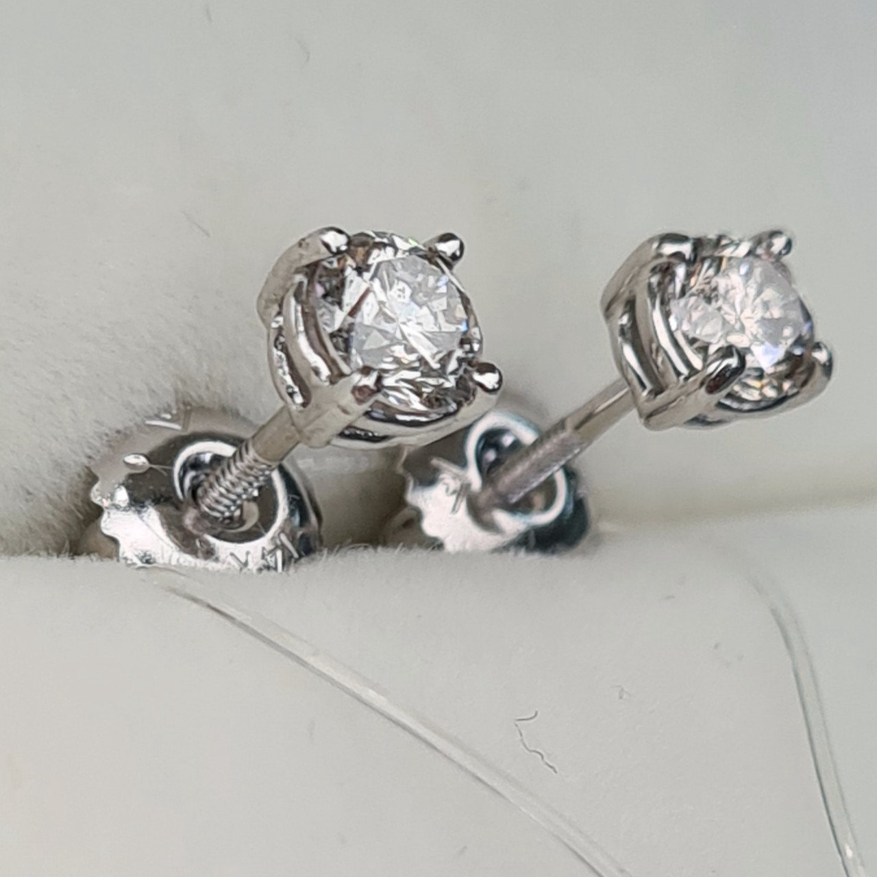 Серьги Deimantas 1,14гр 0,60ct. купить,NaN