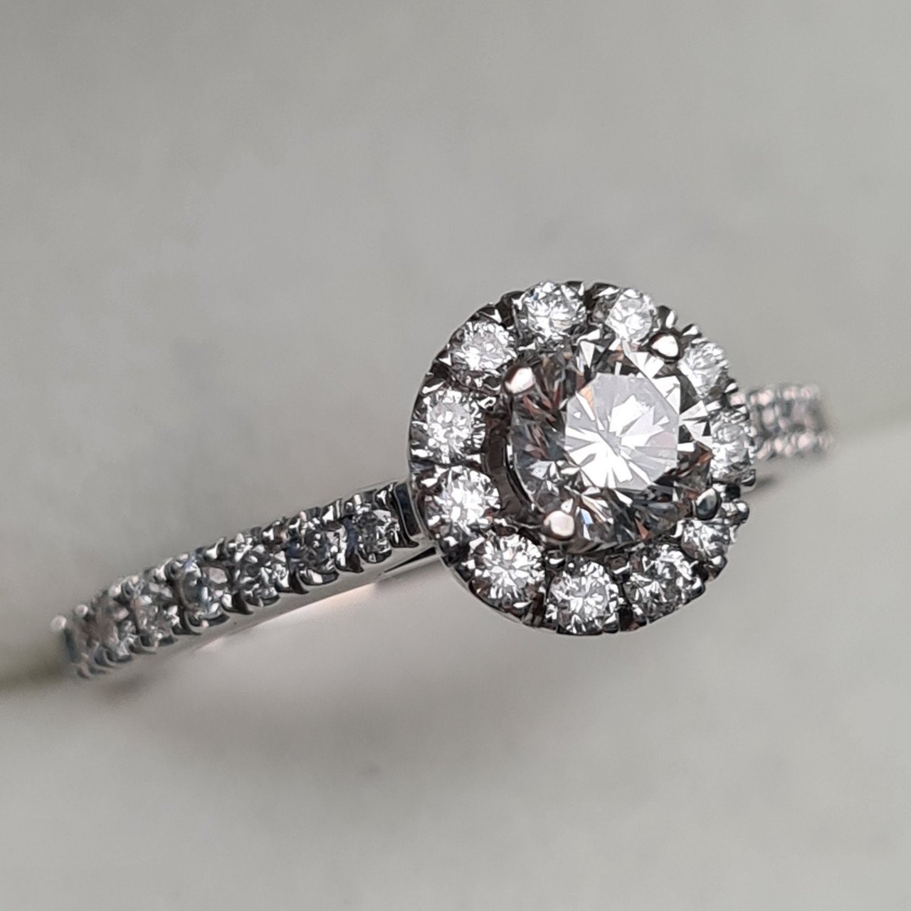 Кольцо Deimantas 94696069 16р 2,4гр 0,76ct. купить,NaN