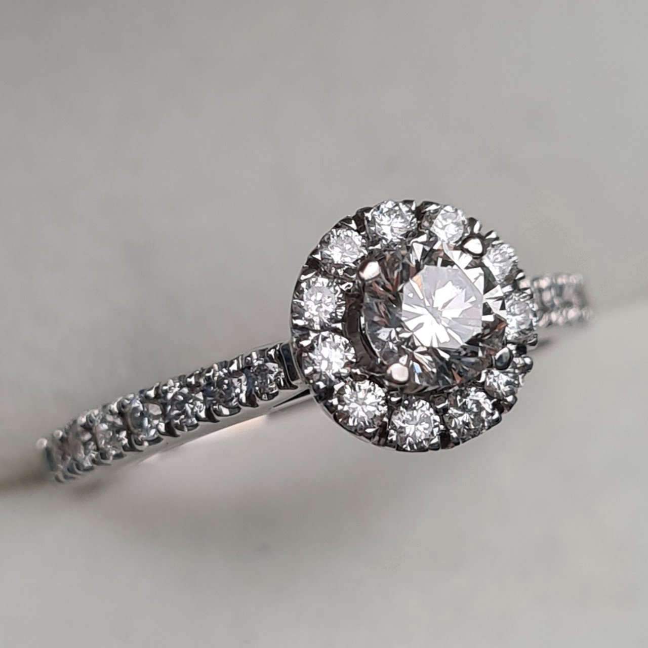 Кольцо Deimantas 94696069 16р 2,4гр 0,76ct. купить,NaN