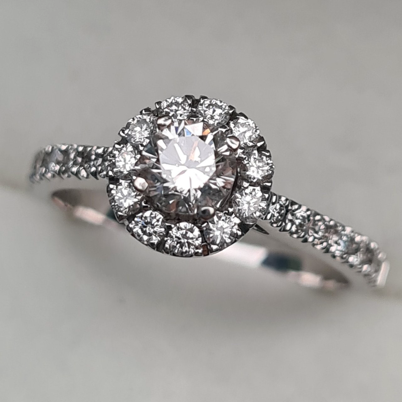 Кольцо Deimantas 94696069 16р 2,4гр 0,76ct. купить,NaN