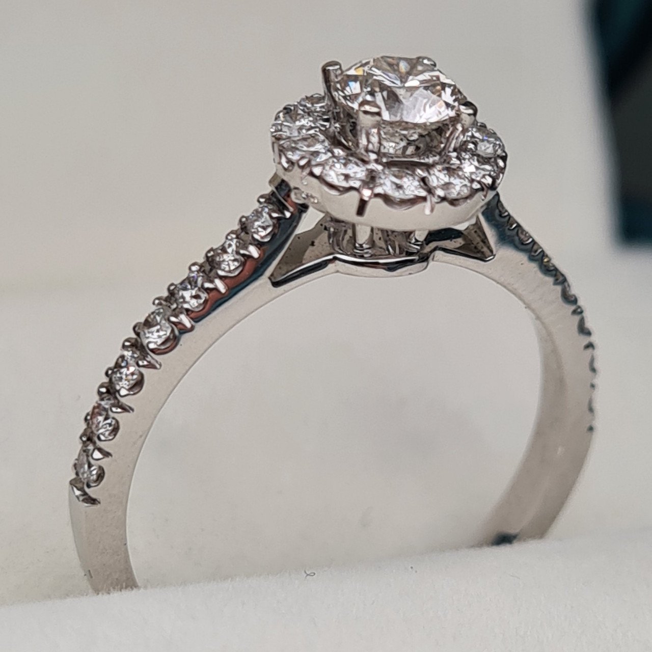 Кольцо Deimantas 94696069 16р 2,4гр 0,76ct. купить,NaN