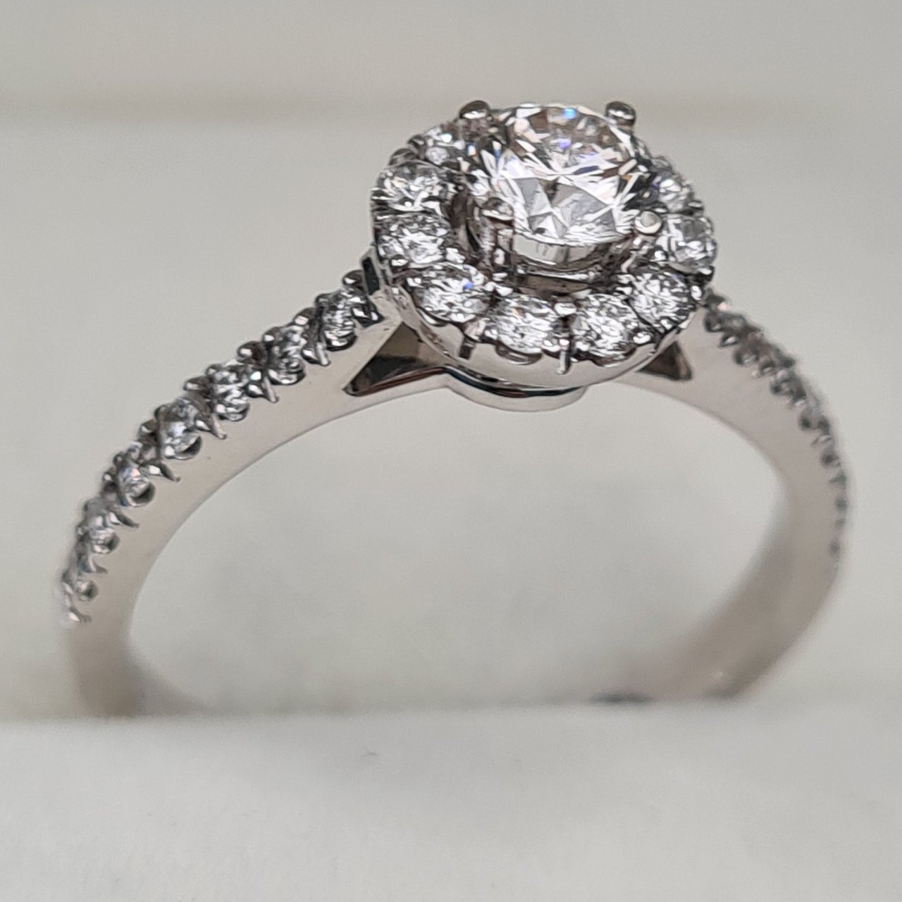 Кольцо Deimantas 94696069 16р 2,4гр 0,76ct. купить,NaN
