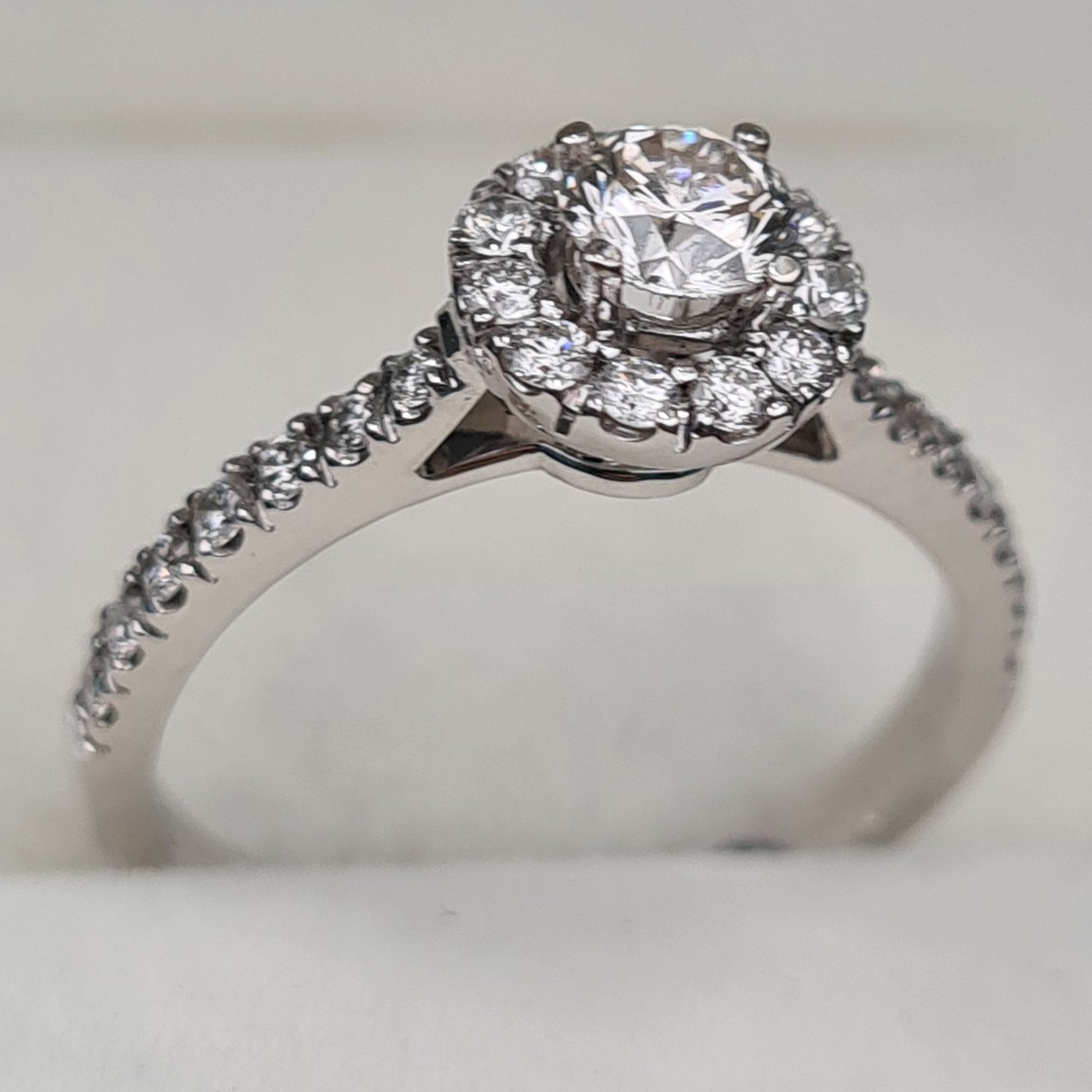 Кольцо Deimantas 94696069 16р 2,4гр 0,76ct. купить,NaN