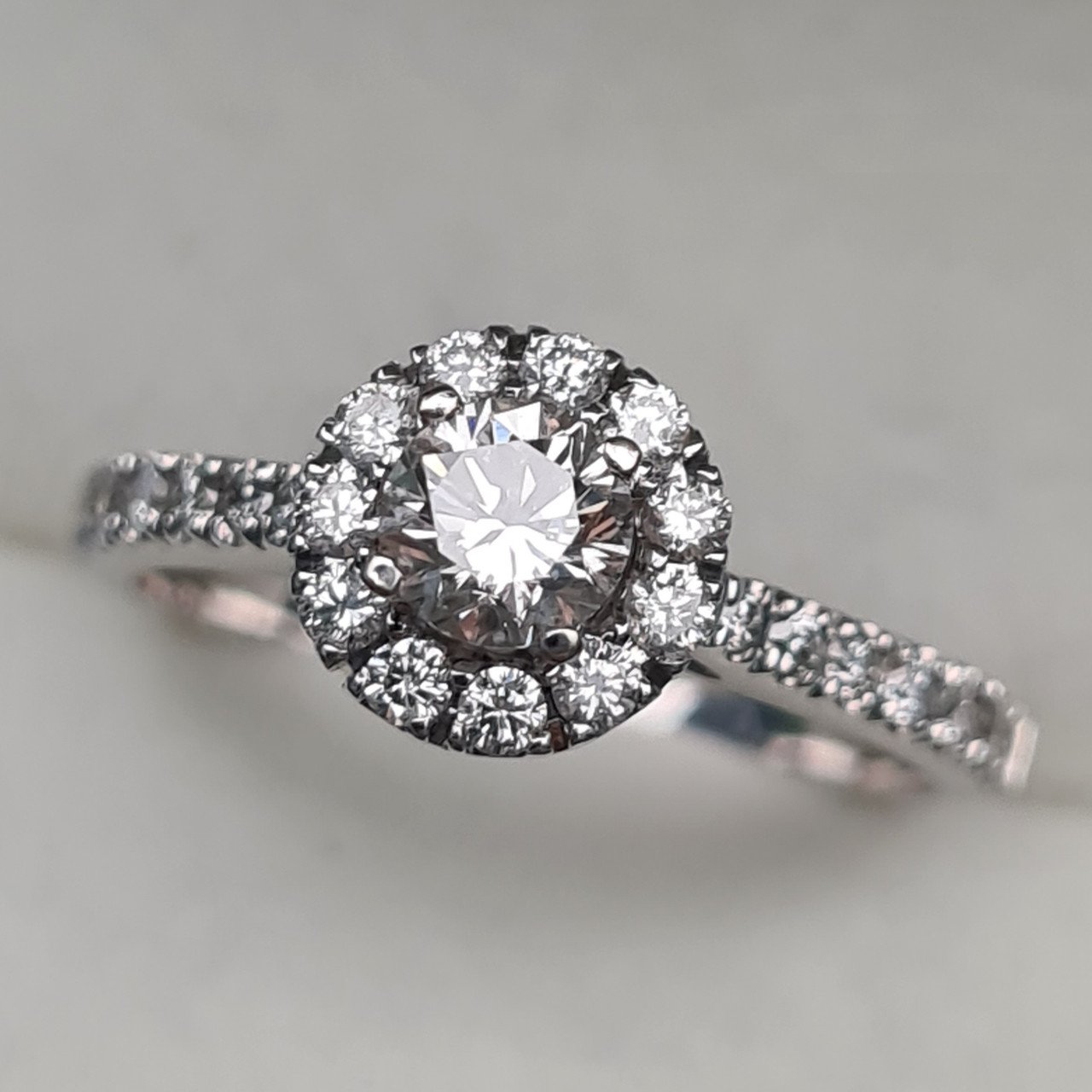 Кольцо Deimantas 94696069 16р 2,4гр 0,76ct. купить,NaN