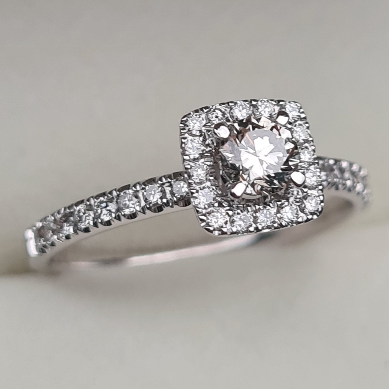 Кольцо Deimantas 96417568 18,5р 2,58гр 0,92ct. купить,NaN