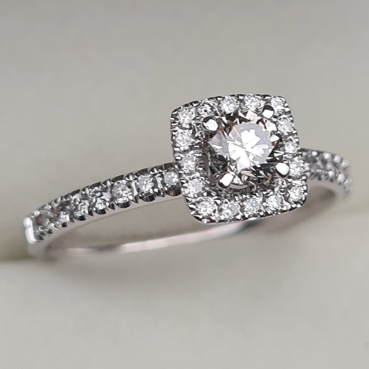 Кольцо Deimantas 96417568 18,5р 2,58гр 0,92ct. купить,NaN