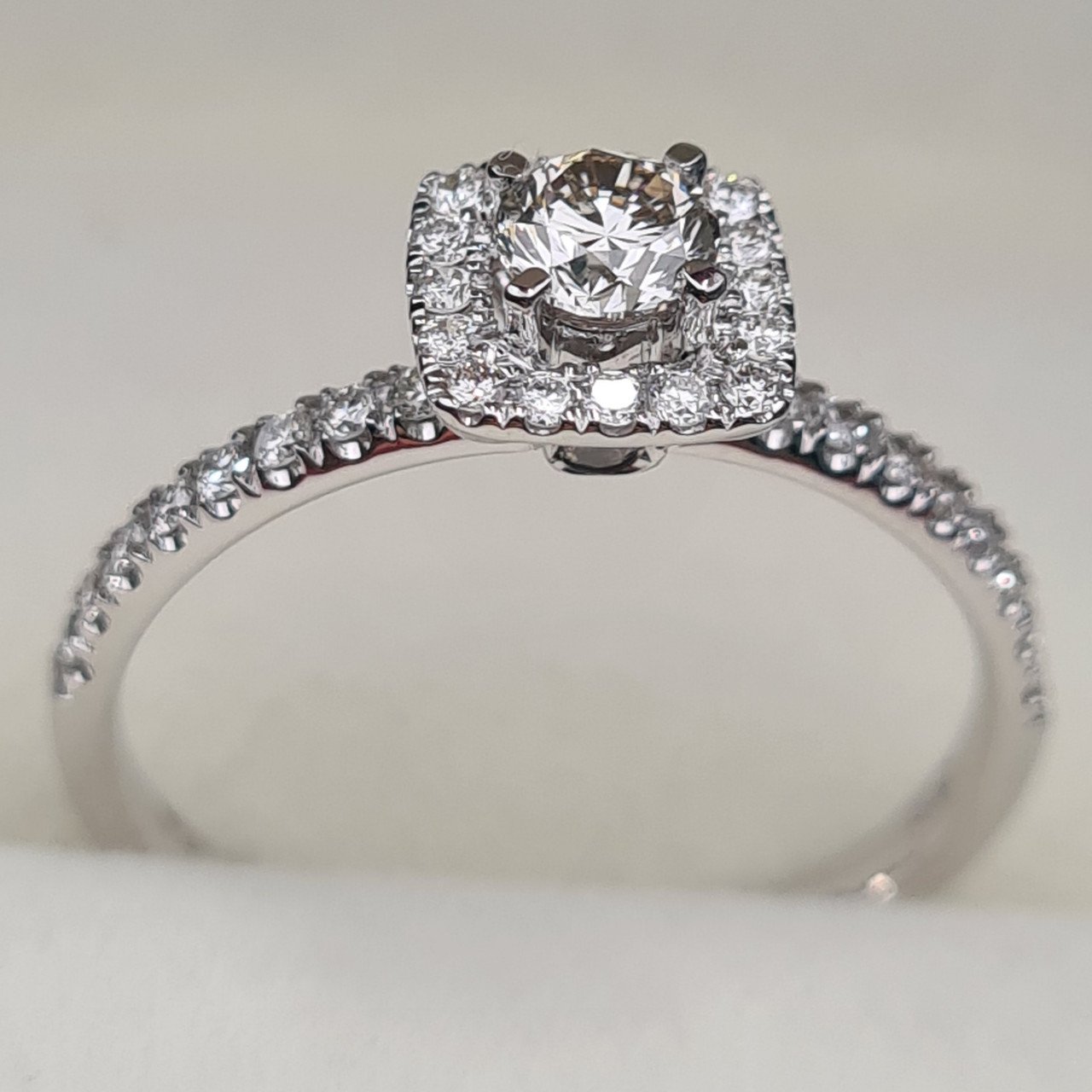 Кольцо Deimantas 96417568 18,5р 2,58гр 0,92ct. купить,NaN