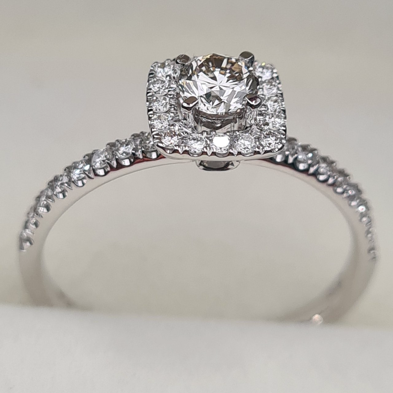 Кольцо Deimantas 96417568 18,5р 2,58гр 0,92ct. купить,NaN