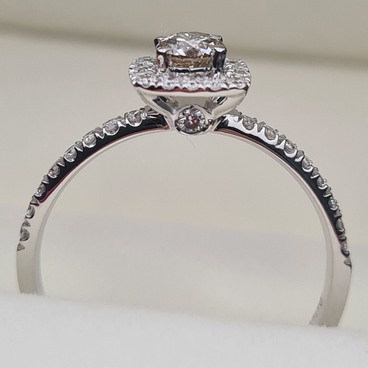 Кольцо Deimantas 96417568 18,5р 2,58гр 0,92ct. купить,NaN