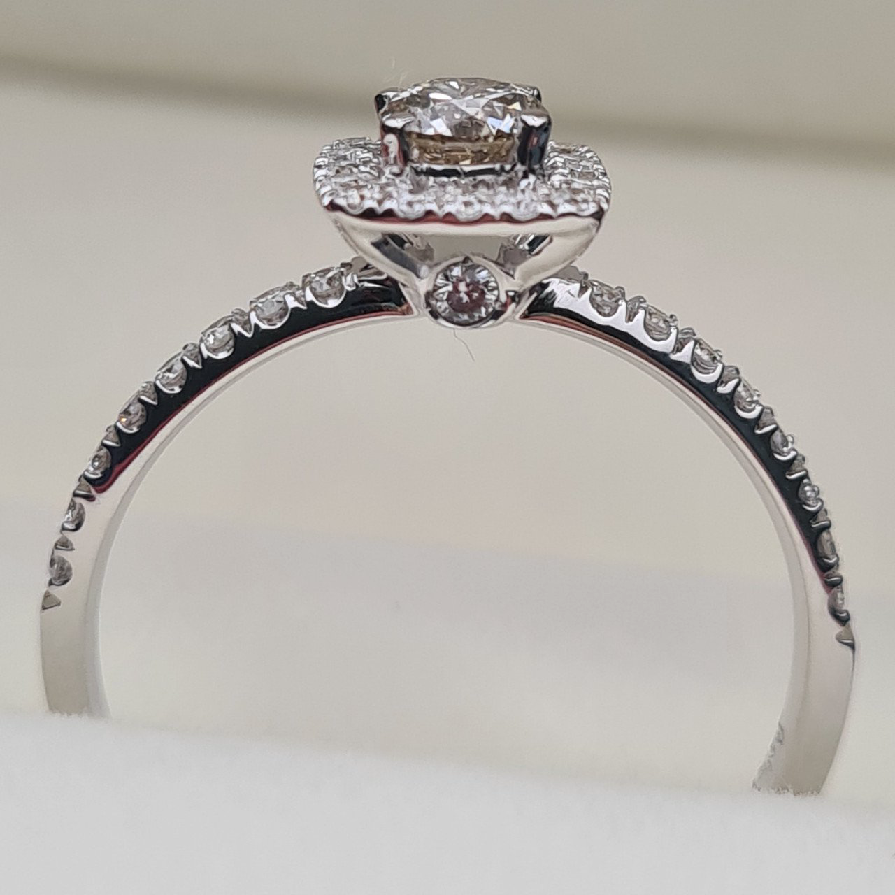 Кольцо Deimantas 96417568 18,5р 2,58гр 0,92ct. купить,NaN