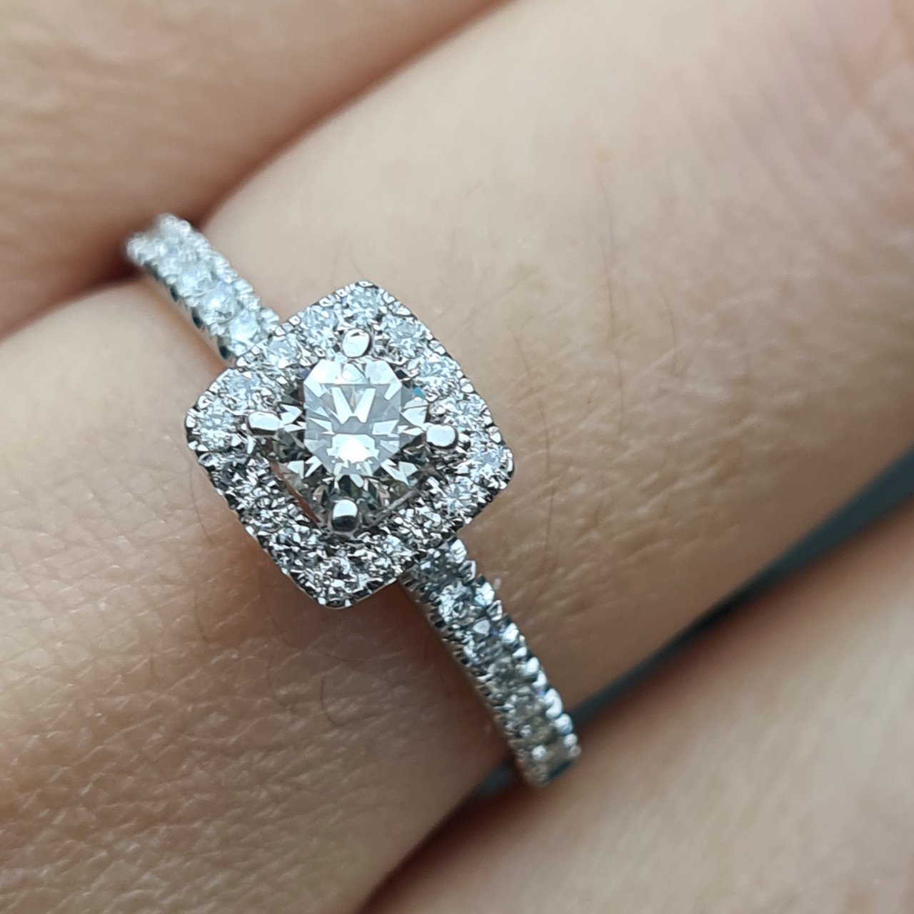 Кольцо Deimantas 96417568 18,5р 2,58гр 0,92ct. купить,NaN