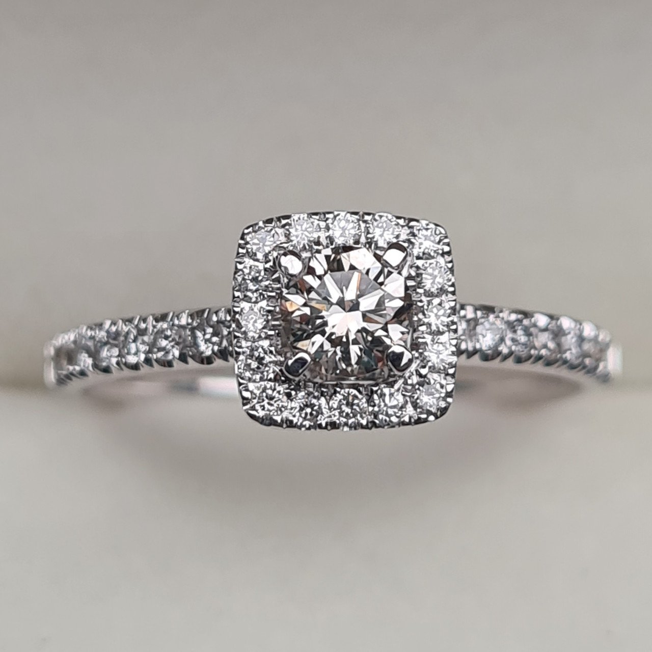 Кольцо Deimantas 96417568 18,5р 2,58гр 0,92ct. купить,NaN