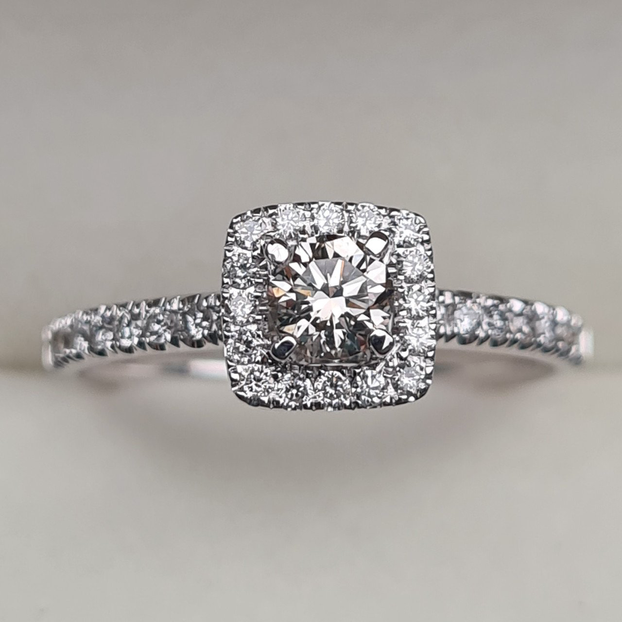 Кольцо Deimantas 96417568 18,5р 2,58гр 0,92ct. купить,NaN