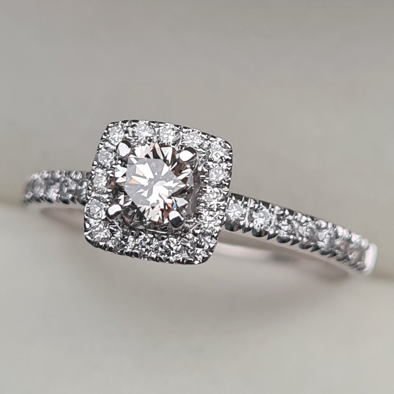Кольцо Deimantas 96417568 18,5р 2,58гр 0,92ct. купить,NaN