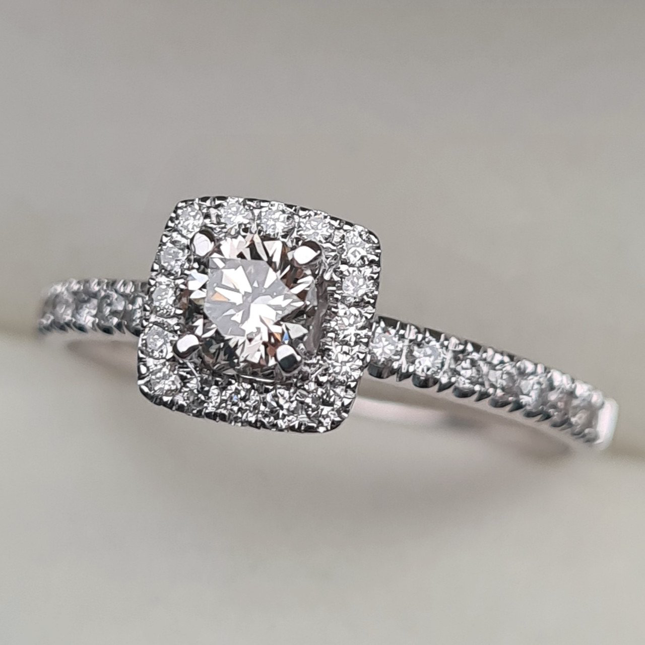 Кольцо Deimantas 96417568 18,5р 2,58гр 0,92ct. купить,NaN