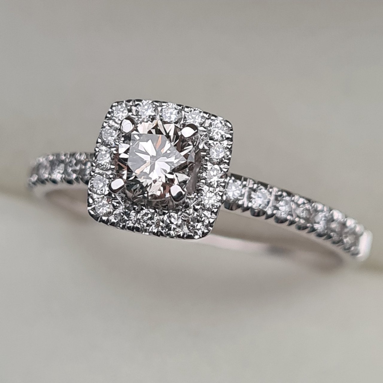 Кольцо Deimantas 96417568 18,5р 2,58гр 0,92ct. купить,NaN