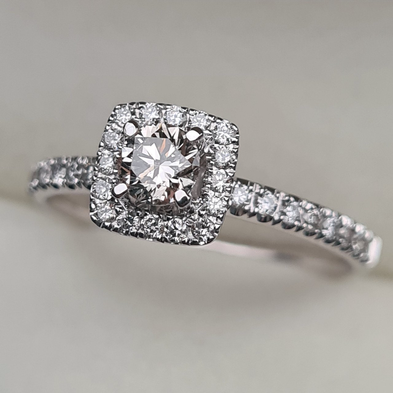 Кольцо Deimantas 96417568 18,5р 2,58гр 0,92ct. купить,NaN