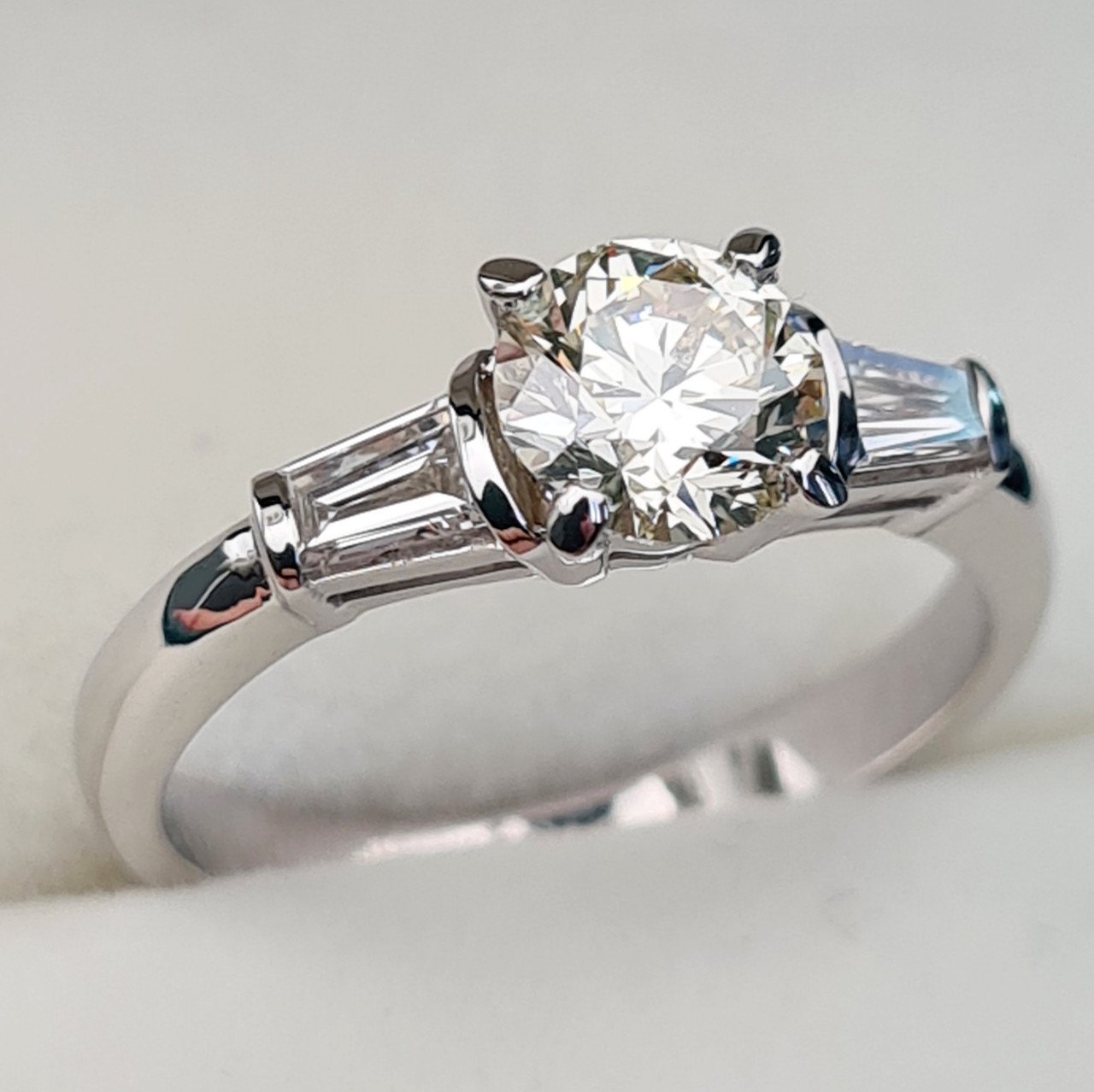 Кольцо Deimantas 88925775 16,5р 3,24гр 1,26ct. купить,NaN