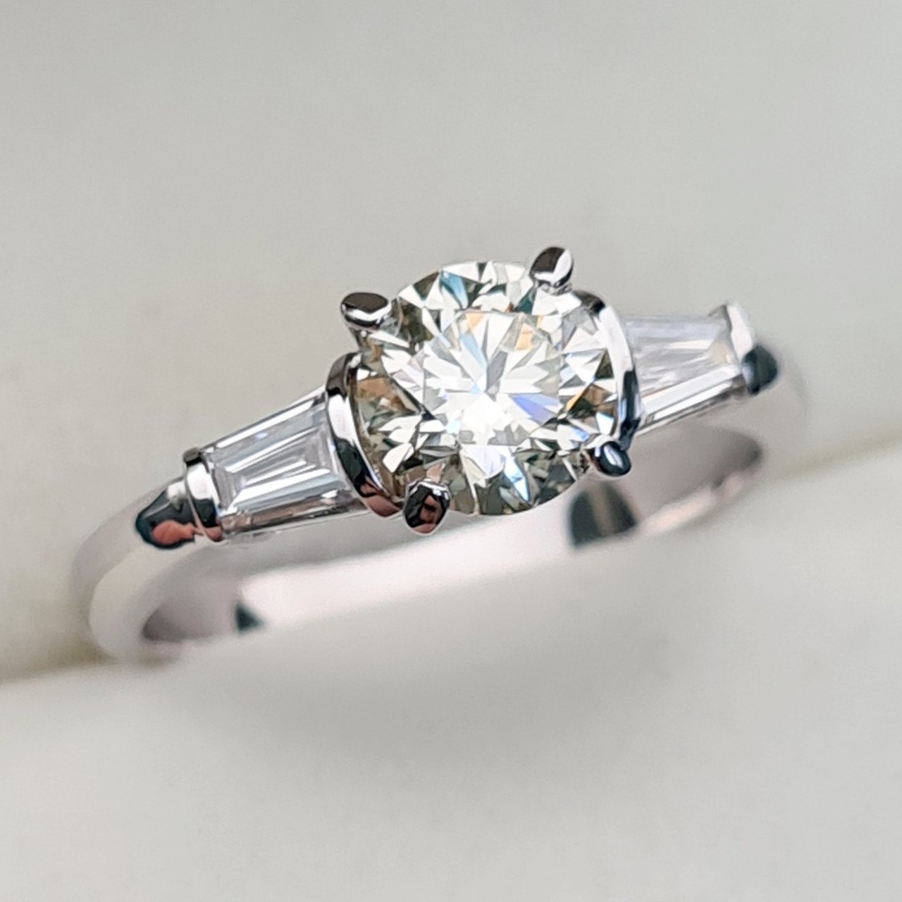 Кольцо Deimantas 88925775 16,5р 3,24гр 1,26ct. купить,NaN