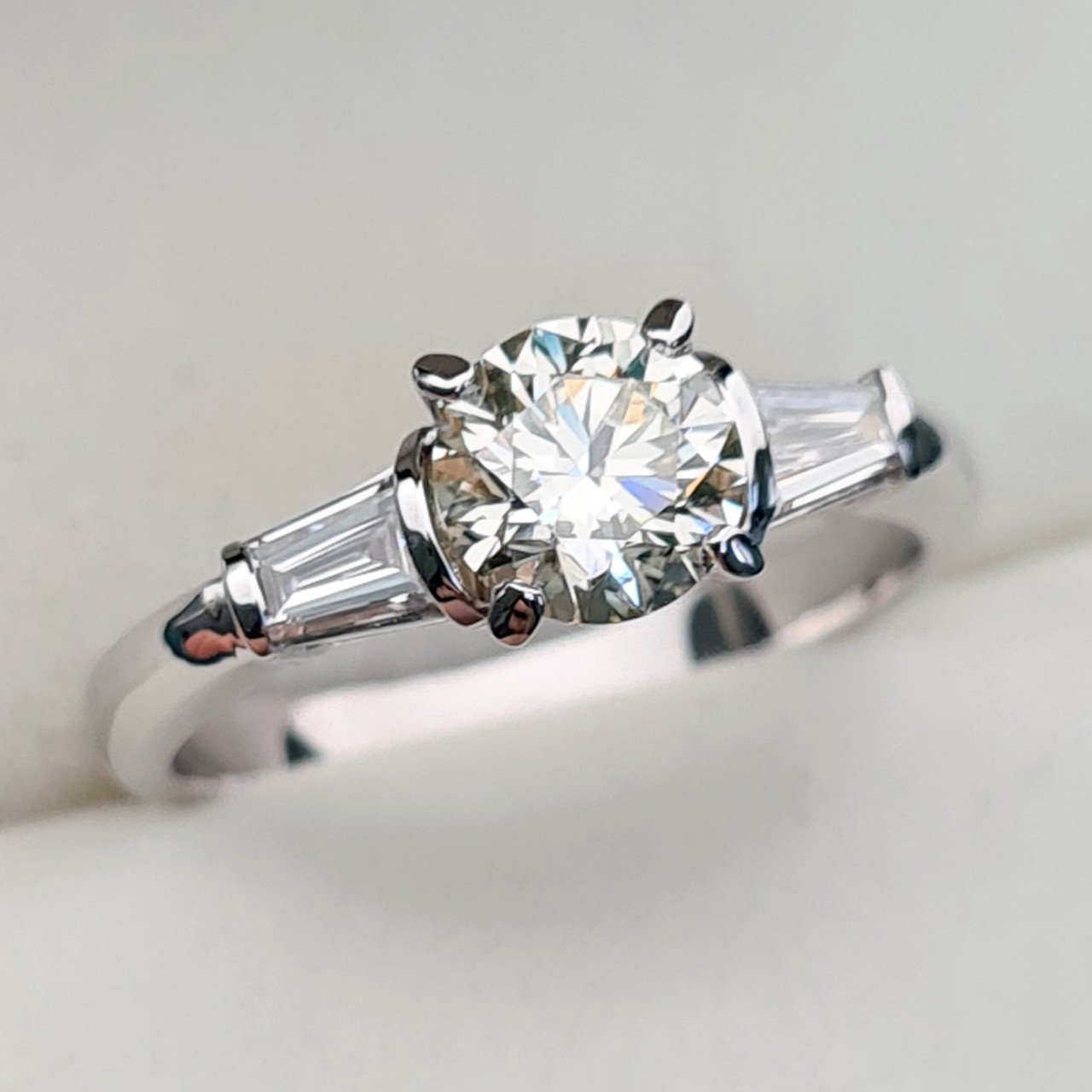 Кольцо Deimantas 88925775 16,5р 3,24гр 1,26ct. купить,NaN