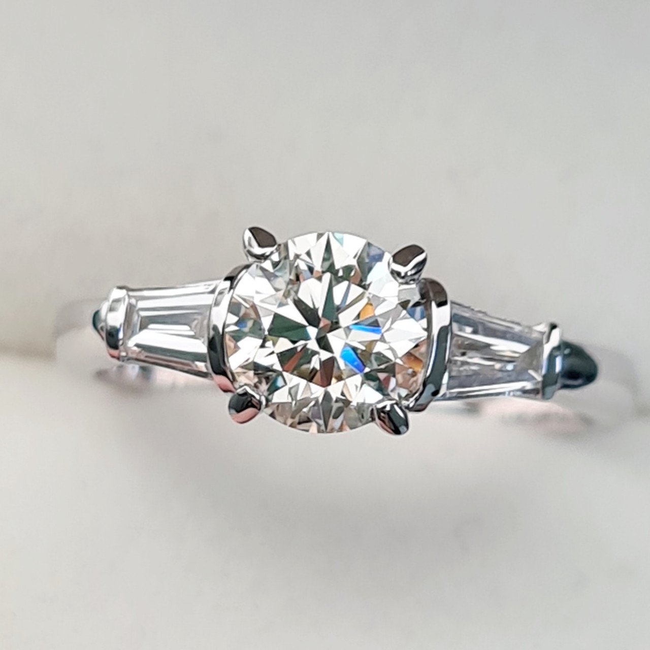 Кольцо Deimantas 88925775 16,5р 3,24гр 1,26ct. купить,NaN