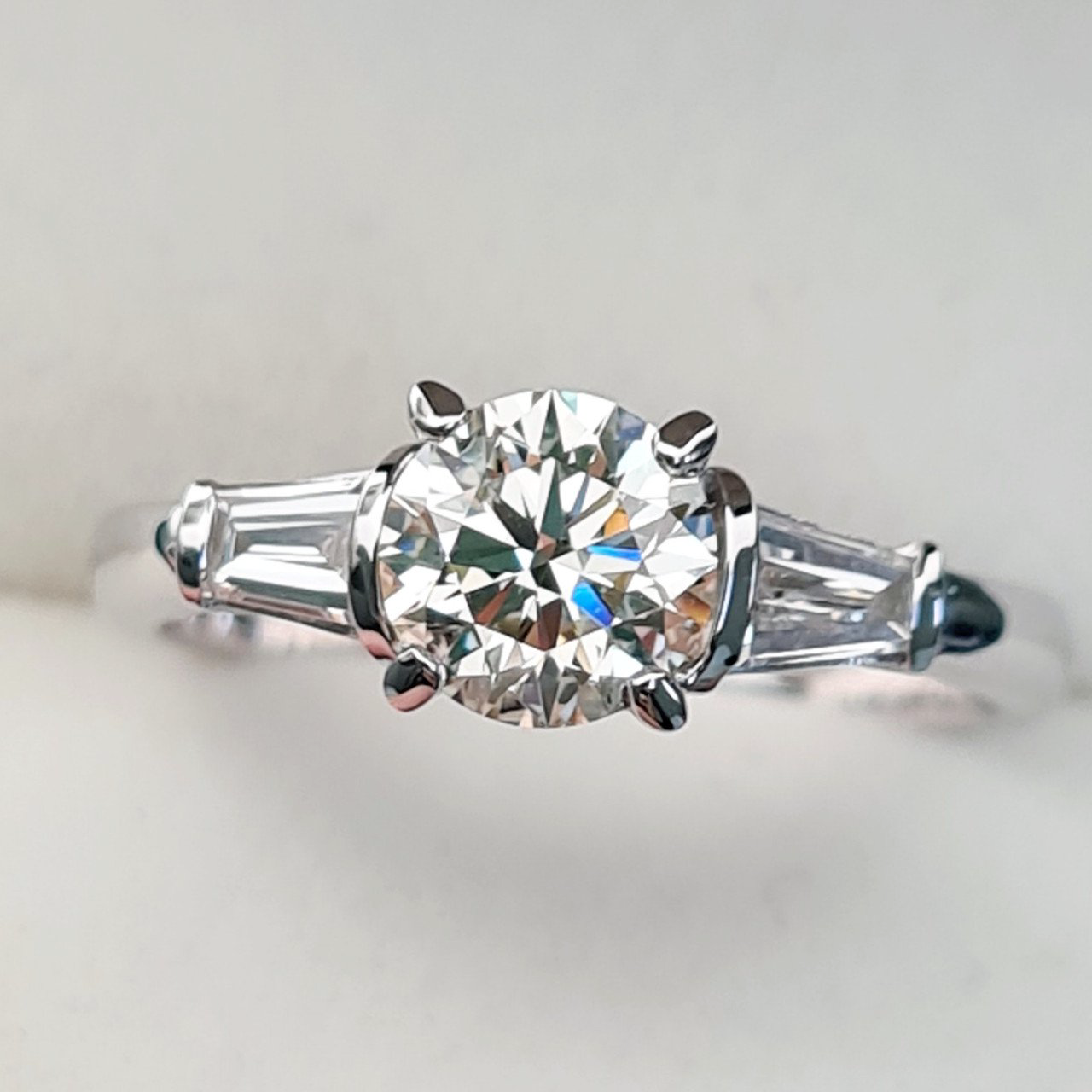Кольцо Deimantas 88925775 16,5р 3,24гр 1,26ct. купить,NaN