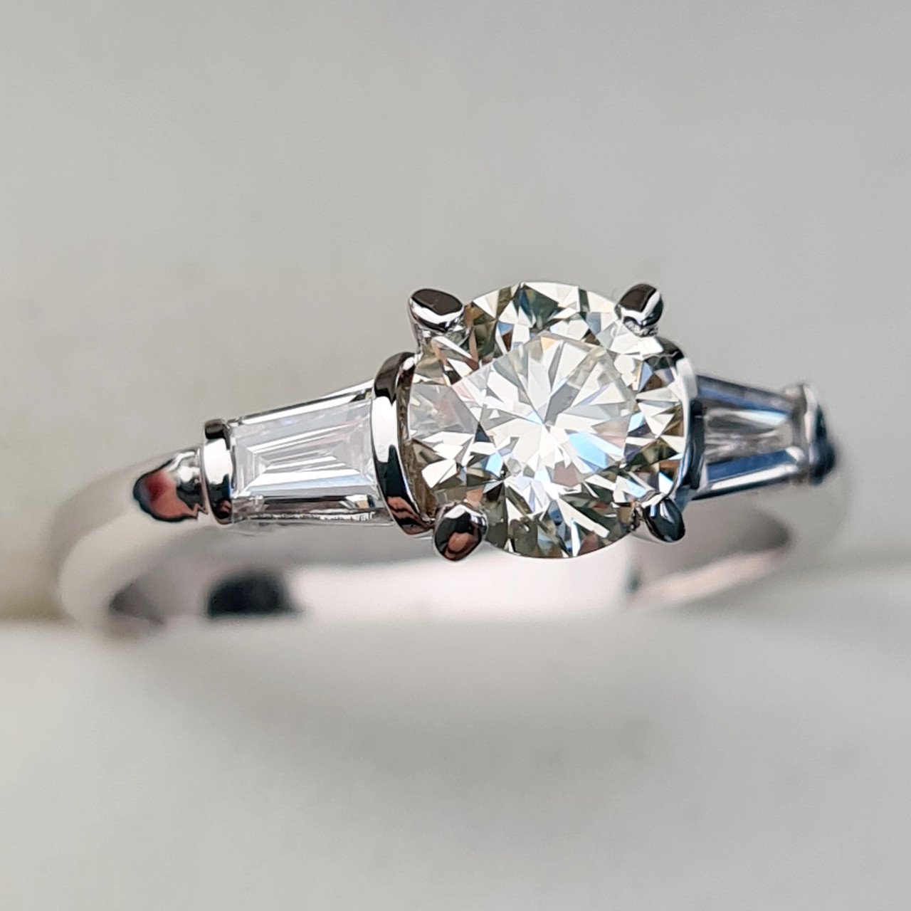 Кольцо Deimantas 88925775 16,5р 3,24гр 1,26ct. купить,NaN