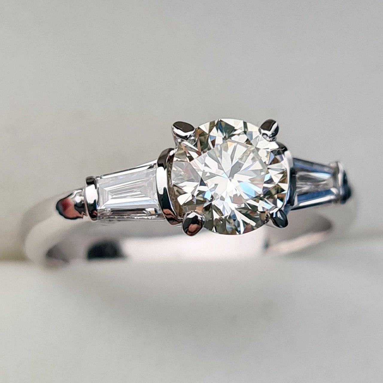 Кольцо Deimantas 88925775 16,5р 3,24гр 1,26ct. купить,NaN
