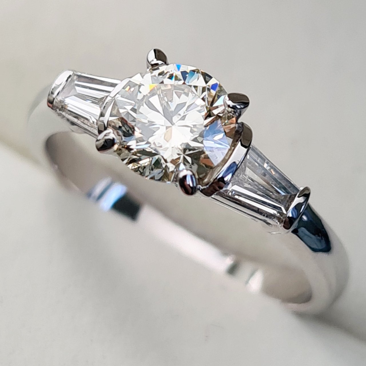 Кольцо Deimantas 88925775 16,5р 3,24гр 1,26ct. купить,NaN