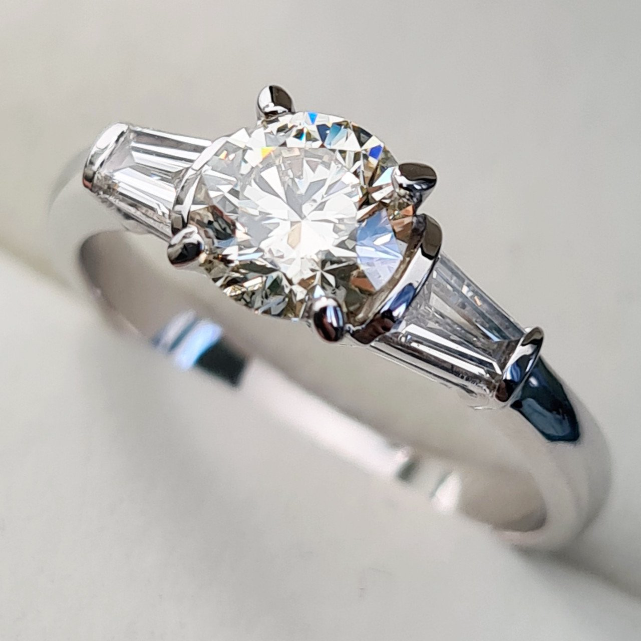 Кольцо Deimantas 88925775 16,5р 3,24гр 1,26ct. купить,NaN