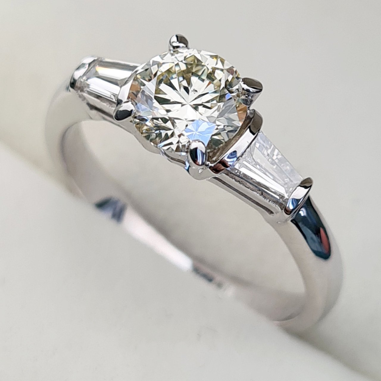 Кольцо Deimantas 88925775 16,5р 3,24гр 1,26ct. купить,NaN