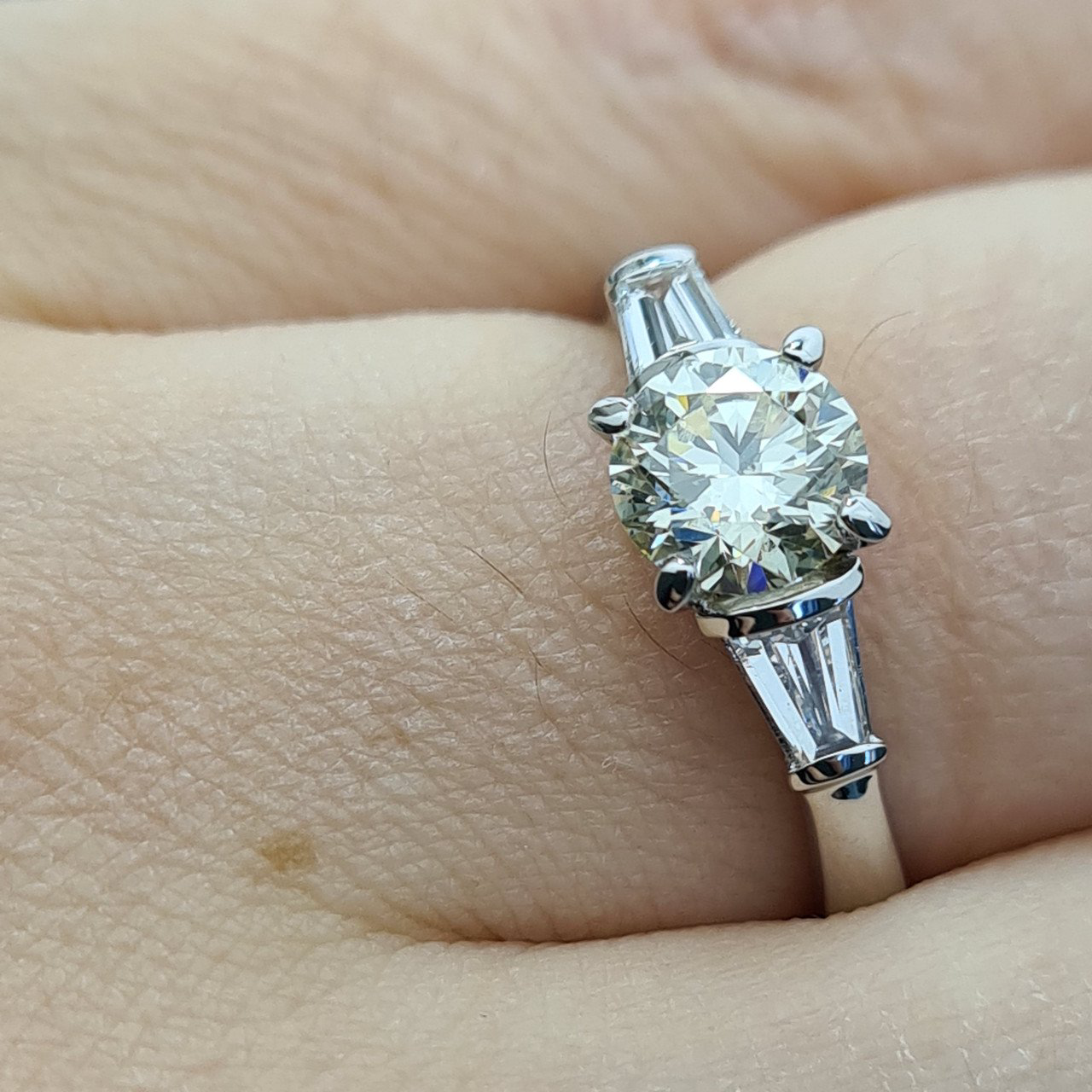 Кольцо Deimantas 88925775 16,5р 3,24гр 1,26ct. купить,NaN