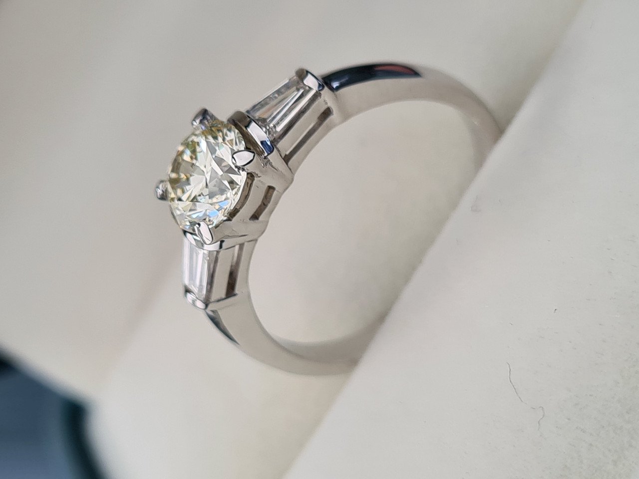 Кольцо Deimantas 88925775 16,5р 3,24гр 1,26ct. купить,NaN