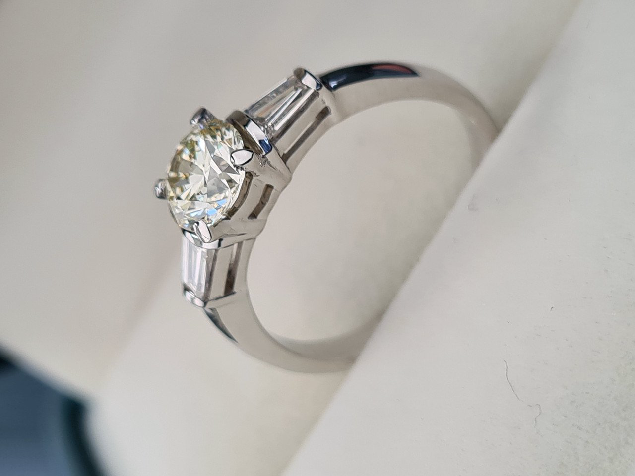 Кольцо Deimantas 88925775 16,5р 3,24гр 1,26ct. купить,NaN