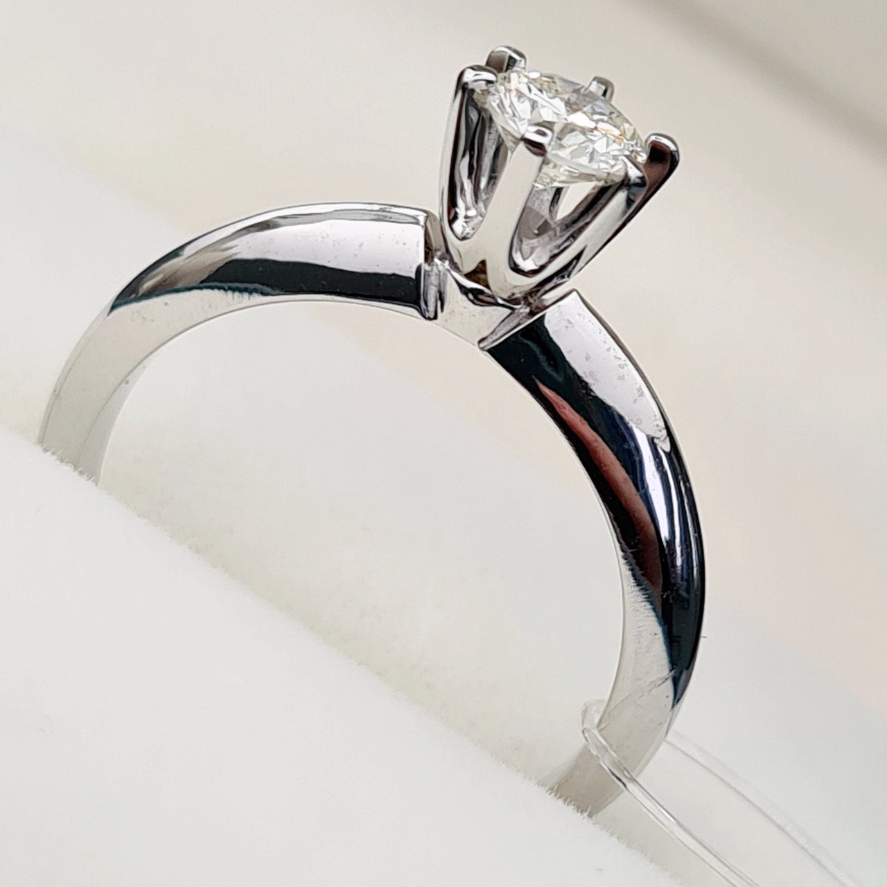 Кольцо Deimantas 89330672 16,51р 2,6гр 0,47ct. купить,NaN