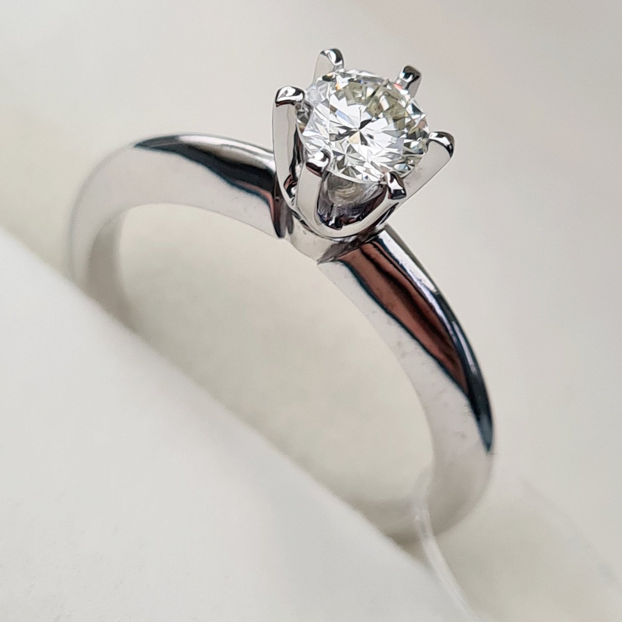 Кольцо Deimantas 89330672 16,51р 2,6гр 0,47ct. купить,NaN
