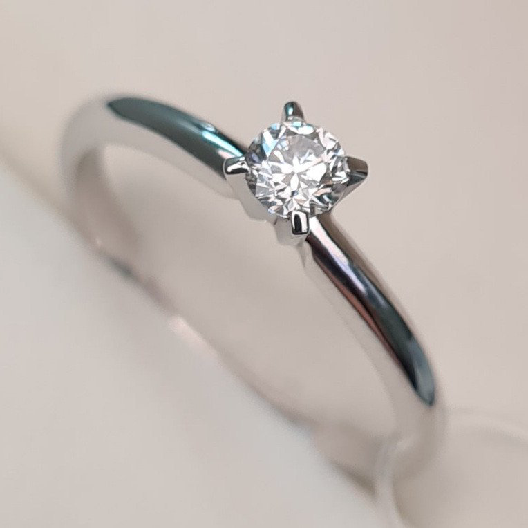 Кольцо Deimantas 96547387 17р 2,21гр 0,13ct. купить,NaN
