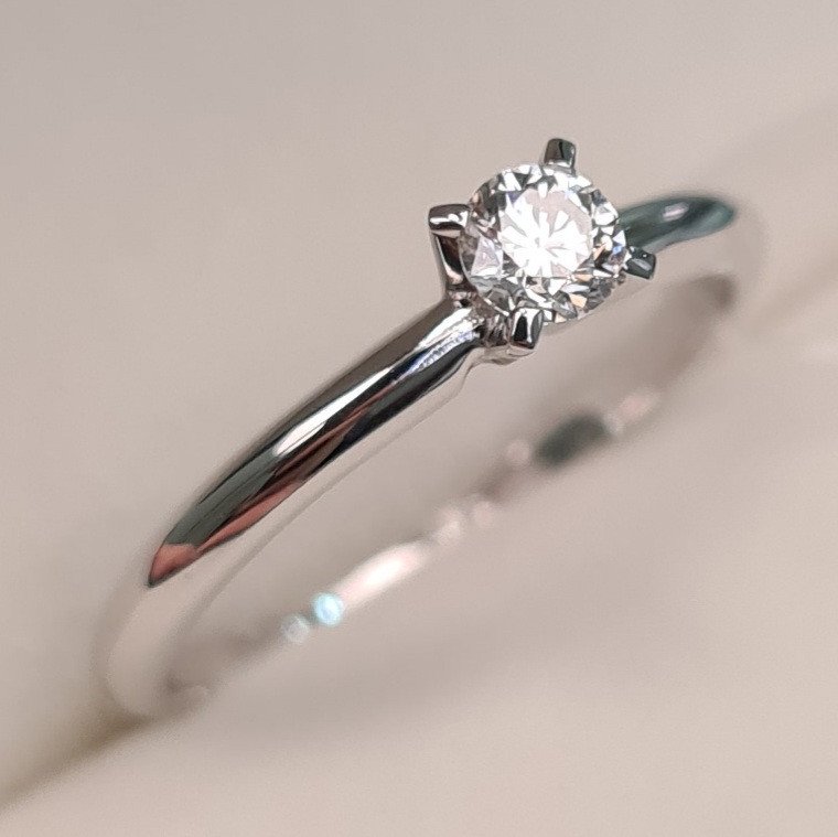 Кольцо Deimantas 90160217 16,5р 1,75гр 0,14ct. купить,NaN