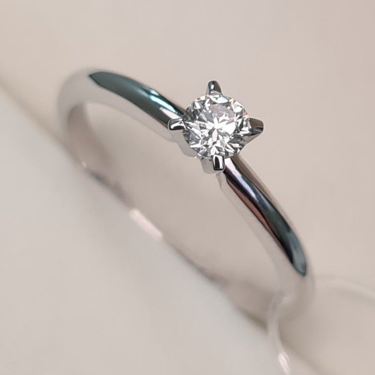 Кольцо Deimantas 90160217 16,5р 1,75гр 0,14ct. купить,NaN