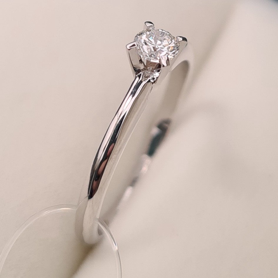 Кольцо Deimantas 90160217 16,5р 1,75гр 0,14ct. купить,NaN