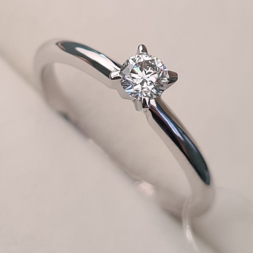 Кольцо Deimantas 90160217 16,5р 1,75гр 0,14ct. купить,NaN