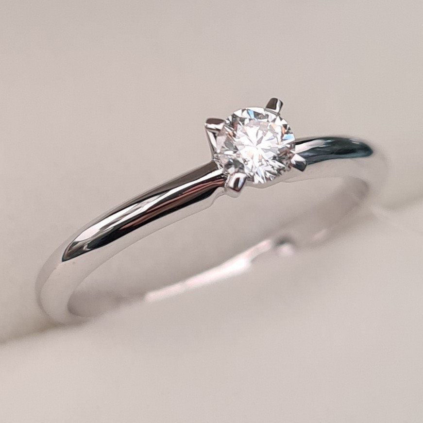 Кольцо Deimantas 90160217 16,5р 1,75гр 0,14ct. купить,NaN