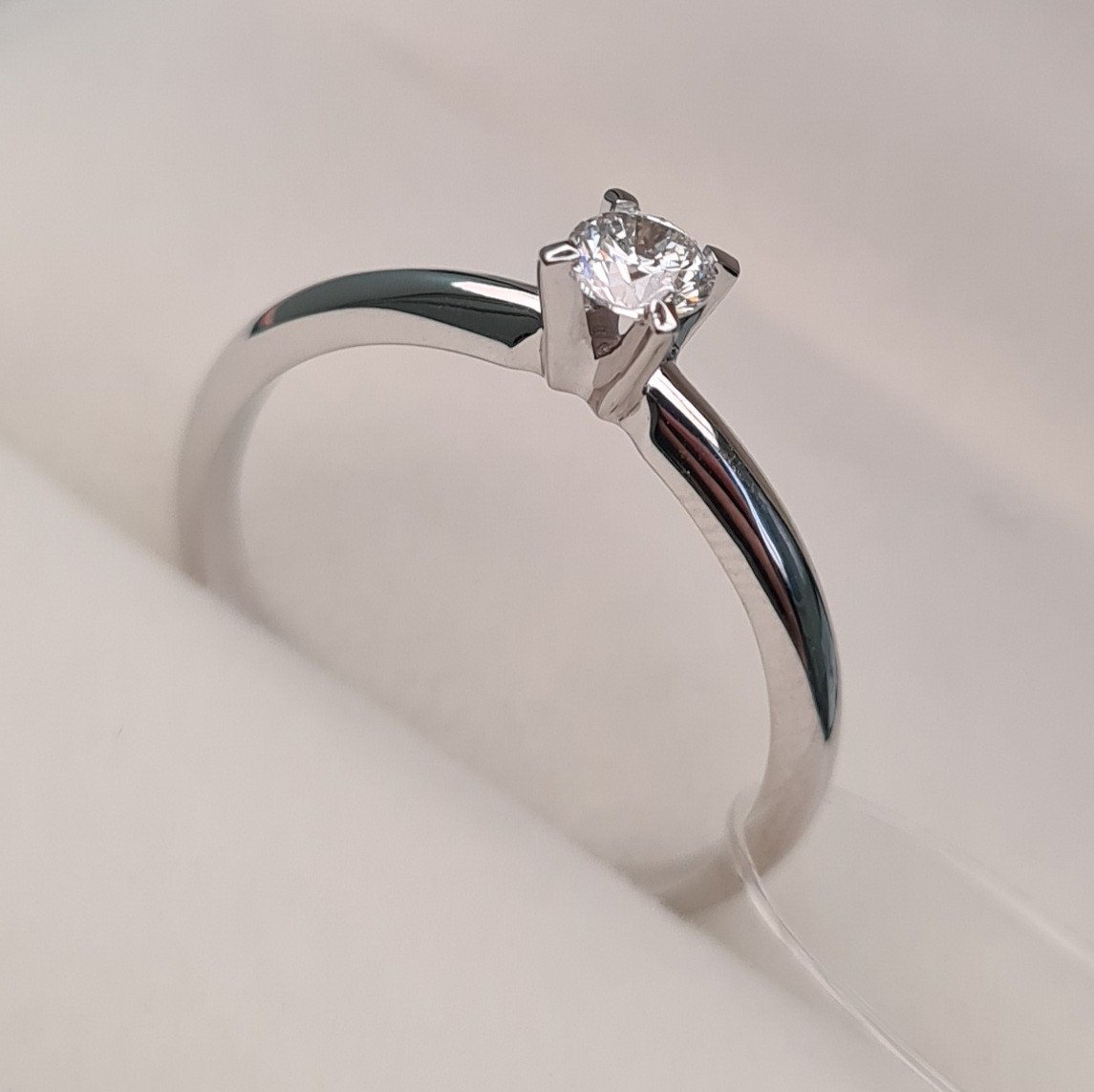Кольцо Deimantas 96547388 17р 2,13гр 0,14ct. купить,NaN