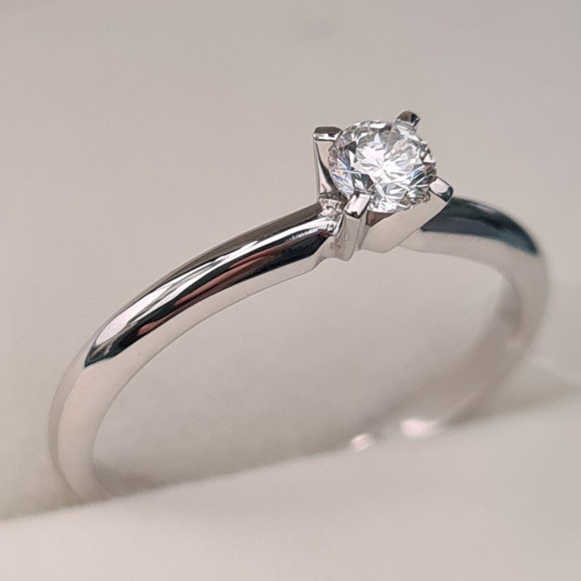 Кольцо Deimantas 96547390 17р 2,2гр 0,14ct. купить,NaN