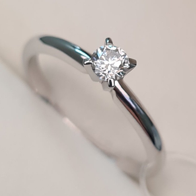 Кольцо Deimantas 90160396 16,5р 1,71гр 0,16ct. купить,NaN