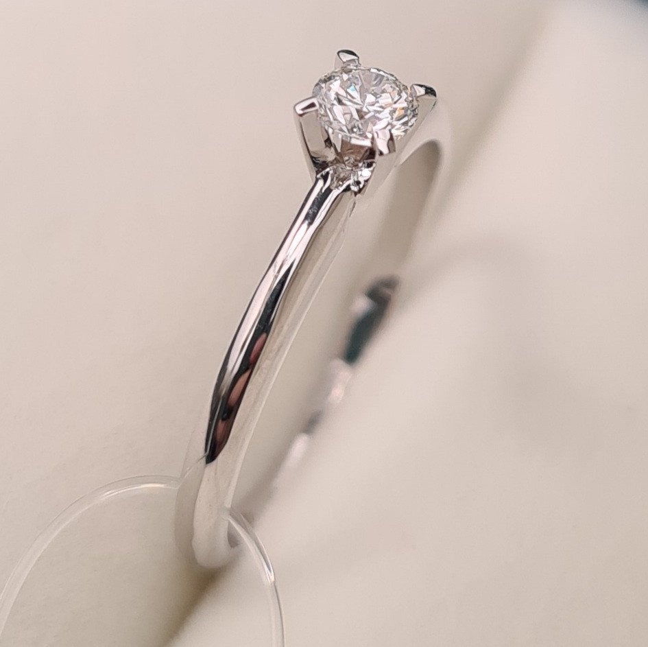 Кольцо Deimantas 90160438 16,5р 1,75гр 0,16ct. купить,NaN
