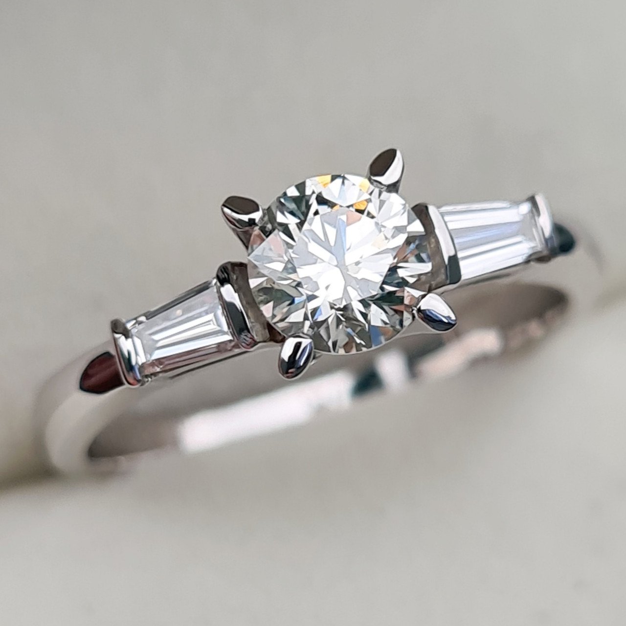 Кольцо Deimantas 90226151 16,5р 2,44гр 0,86ct. купить,NaN