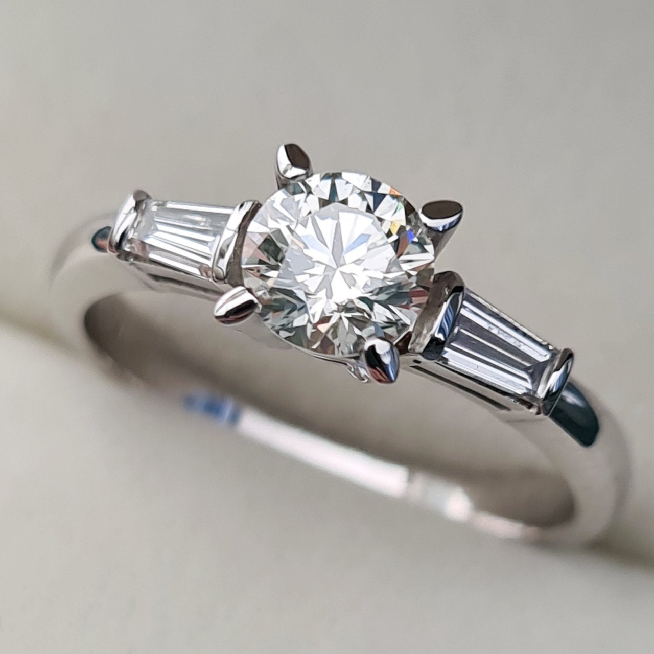 Кольцо Deimantas 90226151 16,5р 2,44гр 0,86ct. купить,NaN