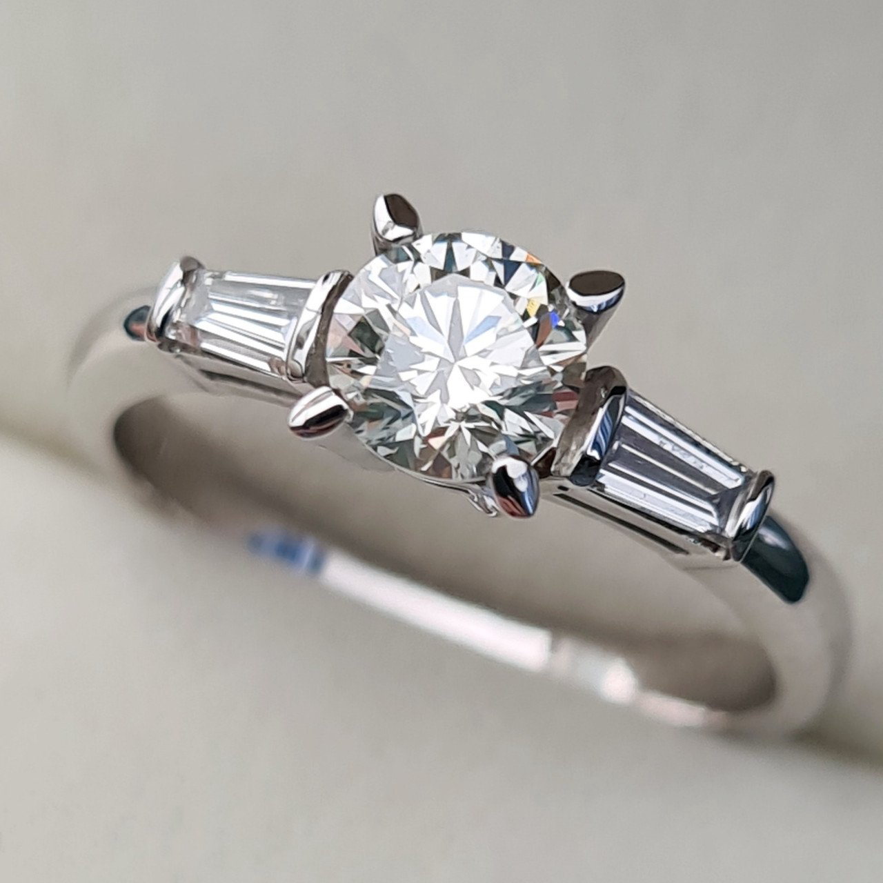 Кольцо Deimantas 90226151 16,5р 2,44гр 0,86ct. купить,NaN